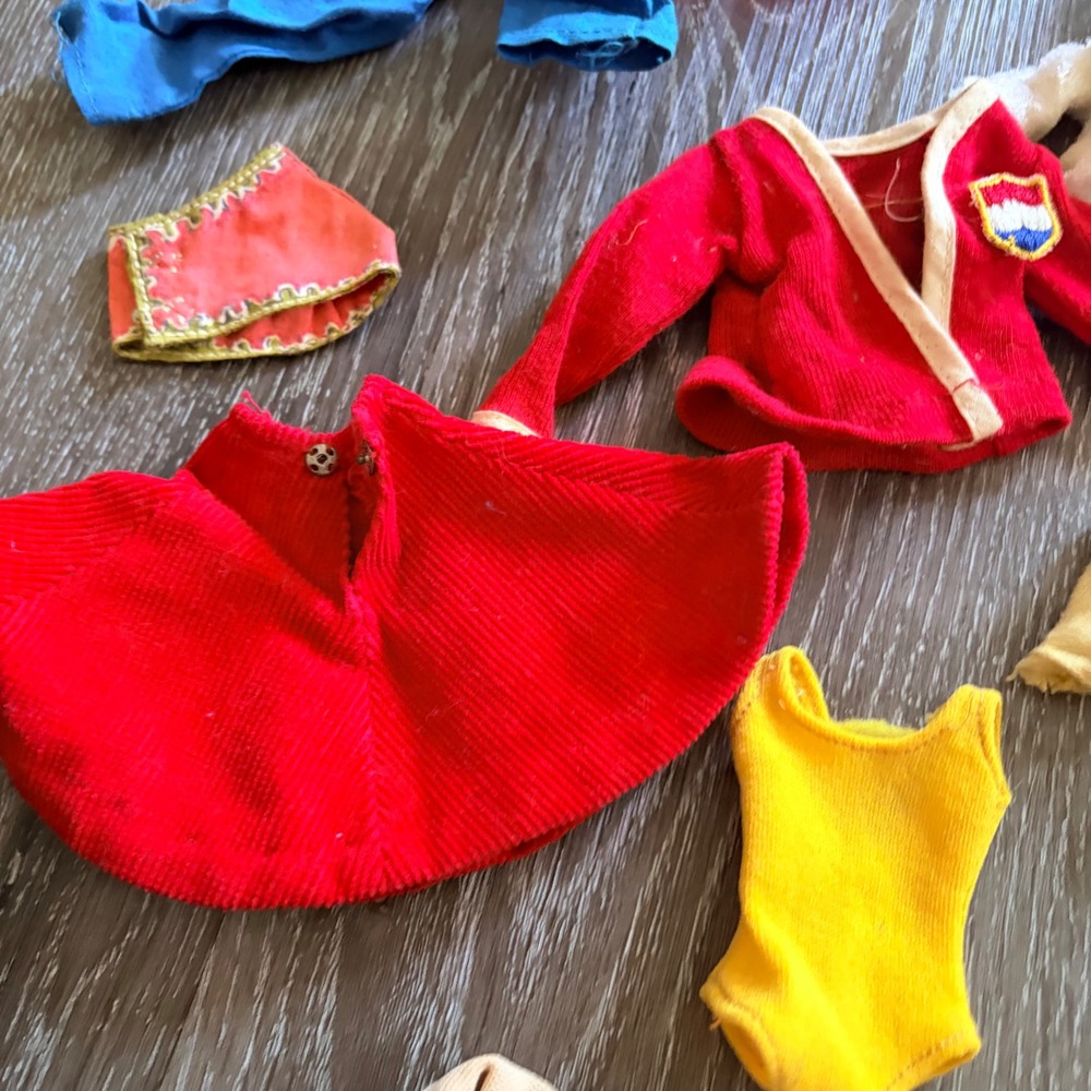 Vintage Barbie Doll Clothes Lot Retro Outfits Dresses Jumpsuits Accessories - Picture 3 of 11